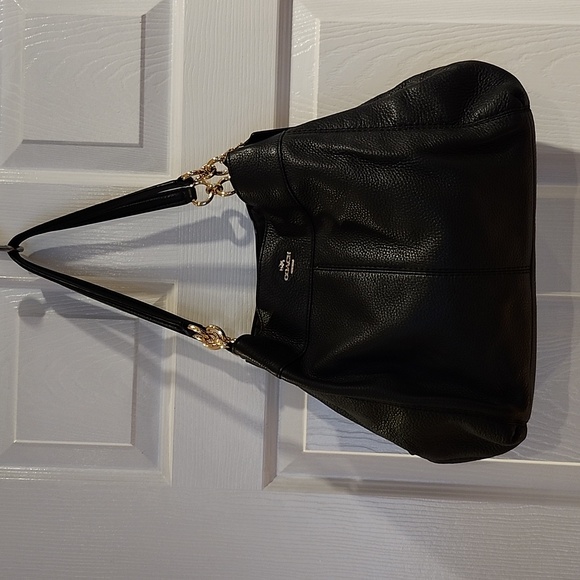 COACH Bags Shoulders bag in soft pebbles leather in black gold hardware zip - Picture 2 of 9